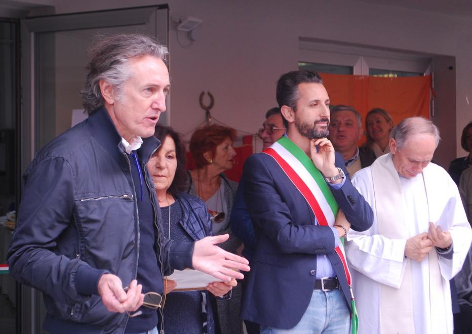 In 200 festeggiano per l’inaugurazione della sede Auser