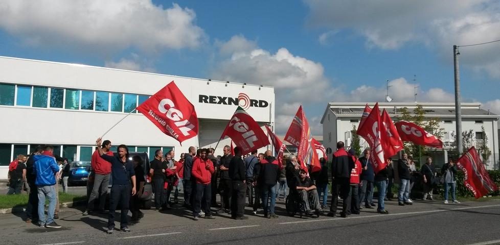 Sciopero alla Rexton «Operaia licenziata Era qui da 30 anni» 