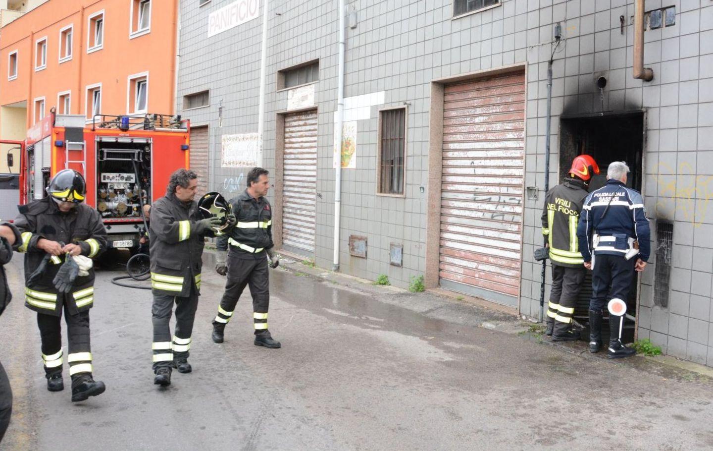 Monolocale distrutto dalle fiamme 