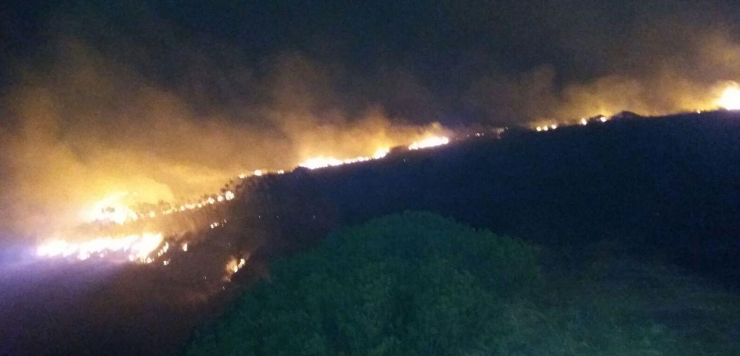 Una notte di fuoco nei campi tra Siris e Morgongiori