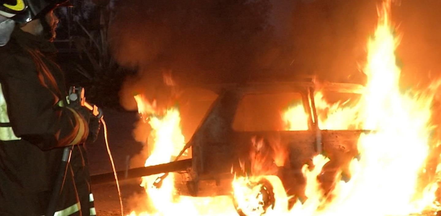 Raid incendiari a Santa Giusta, ecco i primi indagati 