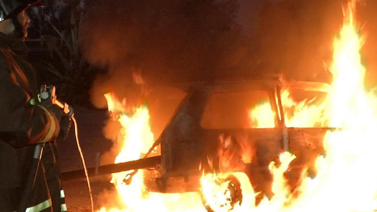 Raid incendiari a Santa Giusta, ecco i primi indagati