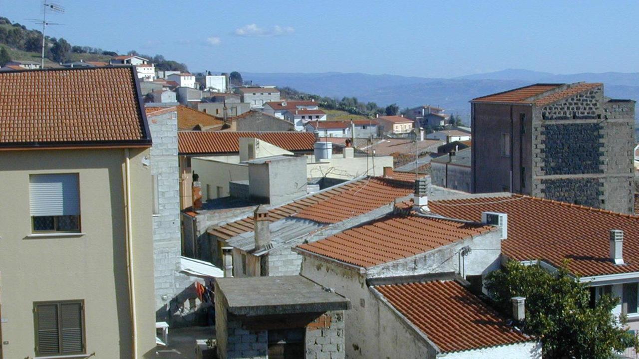 Una cerimonia per ricordare i caduti durante le guerre