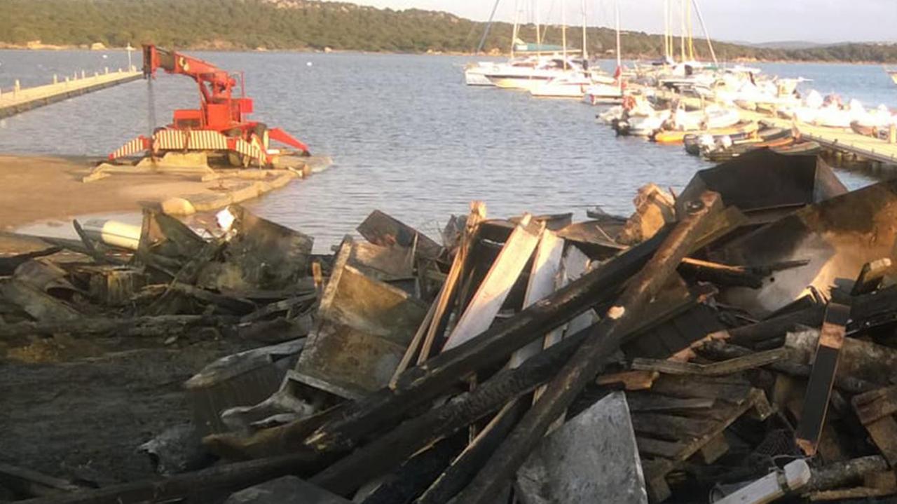 Distrutto da un incendio ristorante di Porto Pozzo