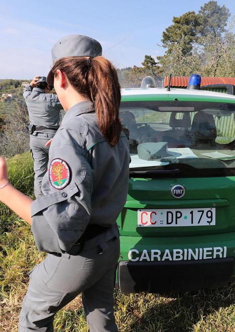 Rubano un pedalò e pescano nel parco Multa da 3mila euro 