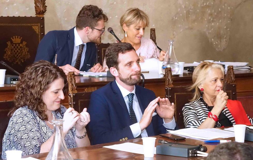 Il sindaco Alessandro Tomasi durante una seduta in Consiglio comunale (Foto Gori)