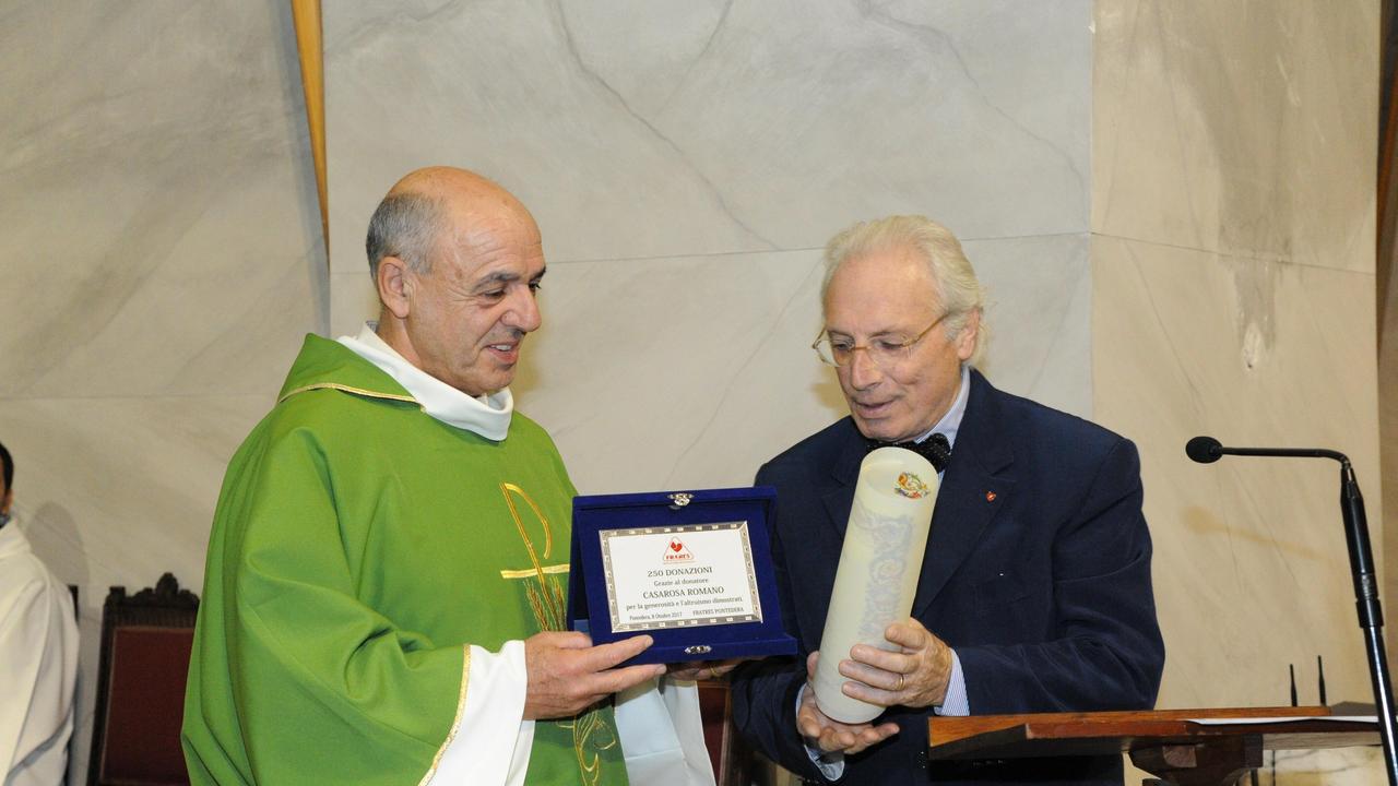 Romano Casarosa (a sinistra), insieme al presidente dei Fratres Pontedera Luigi Guido Conti