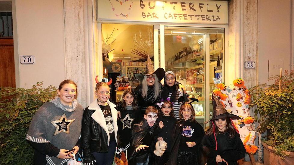 Streghe, dolcetti e musica in centro