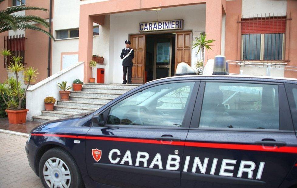 Estorsione ai genitori, finisce in carcere 