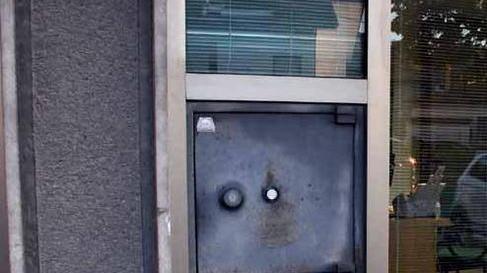 Tentano la rapina in banca con le mazze
