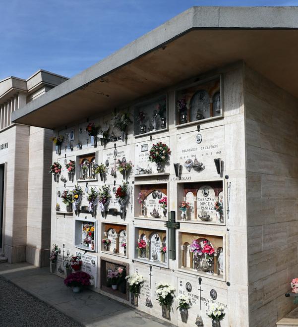 Il rifacimento della copertura in due cimiteri