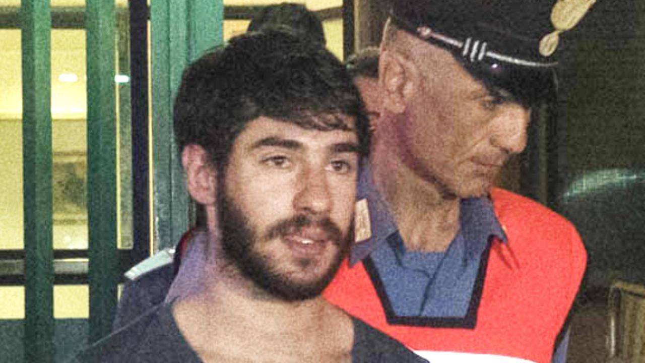 Maltrattamenti alla mamma, slitta l’udienza per Pinna