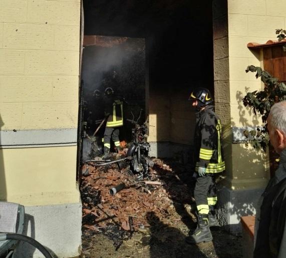 L'incendio (foto dei vigili del fuoco)