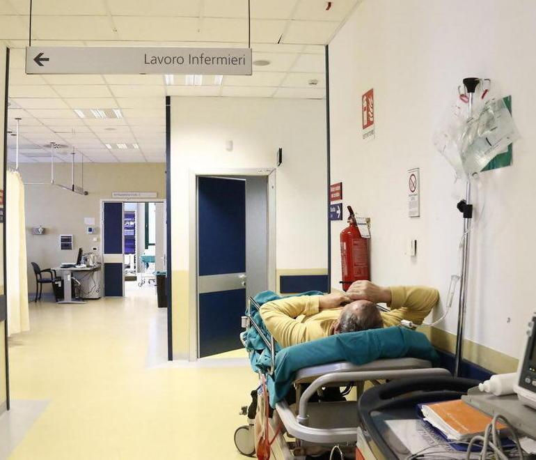 Anziano 26 ore su una barella del pronto soccorso, indagine interna dell’Asl 