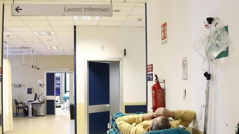 Anziano 26 ore su una barella del pronto soccorso, indagine interna dell’Asl