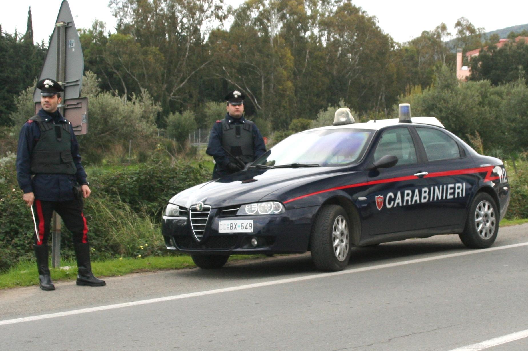 Una pattuglia dei carabinieri (foto archivio)