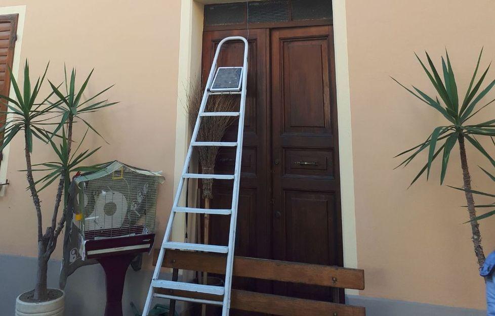 Via Cucchiari, villetta saccheggiata 
