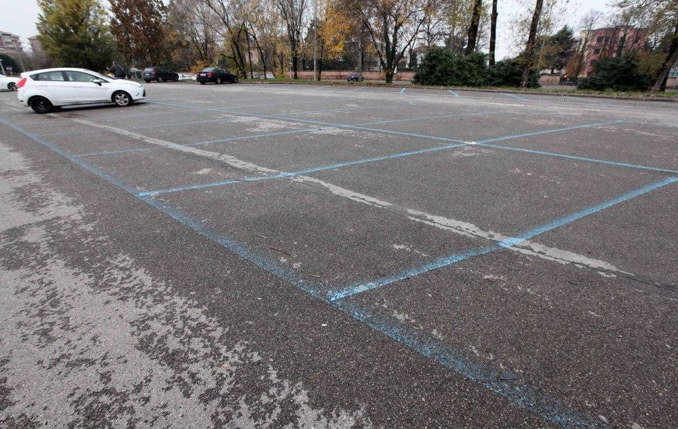 Zucchi, il parcheggio per pochi 