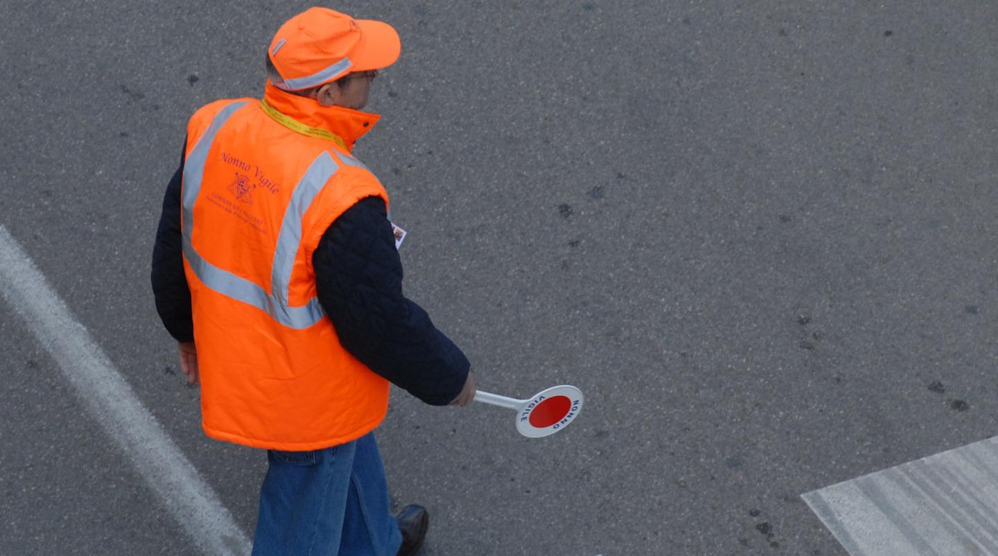 Arcidano, i nonni faranno da vigile all’uscita di scuola