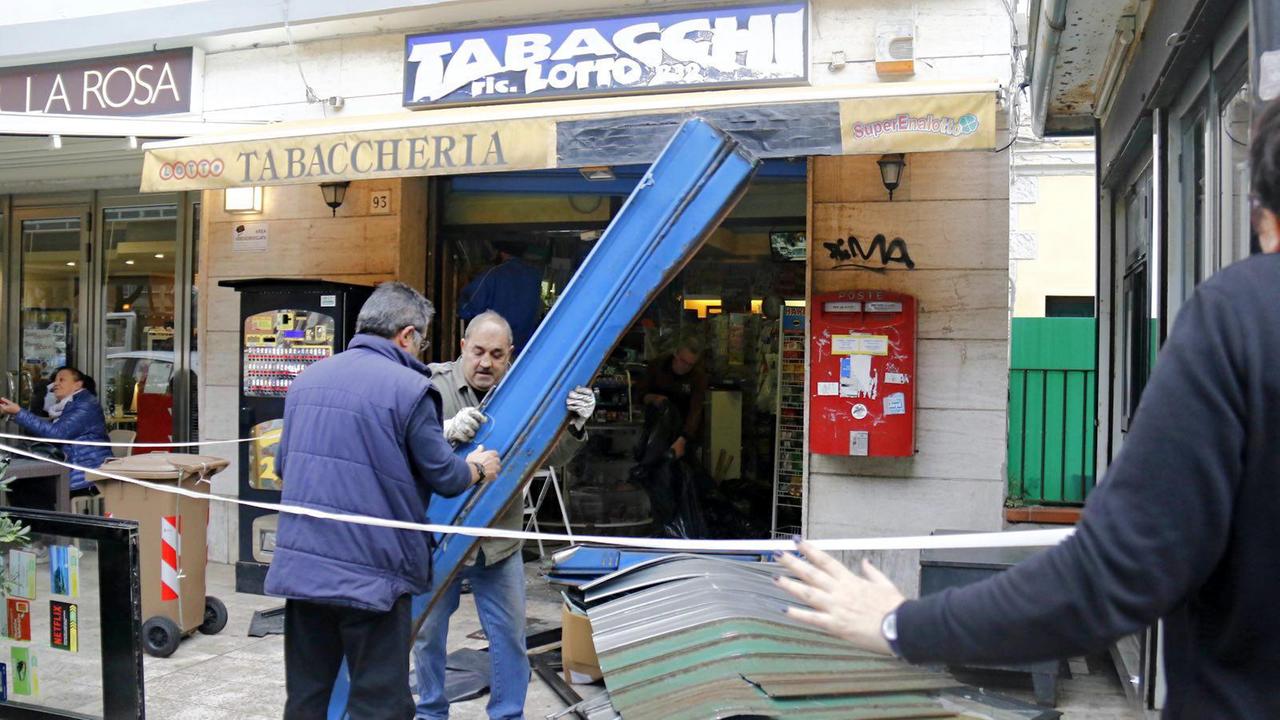 La tabaccheria de La Rosa dove è avvenuto il furto (Marzi/Pentafoto)