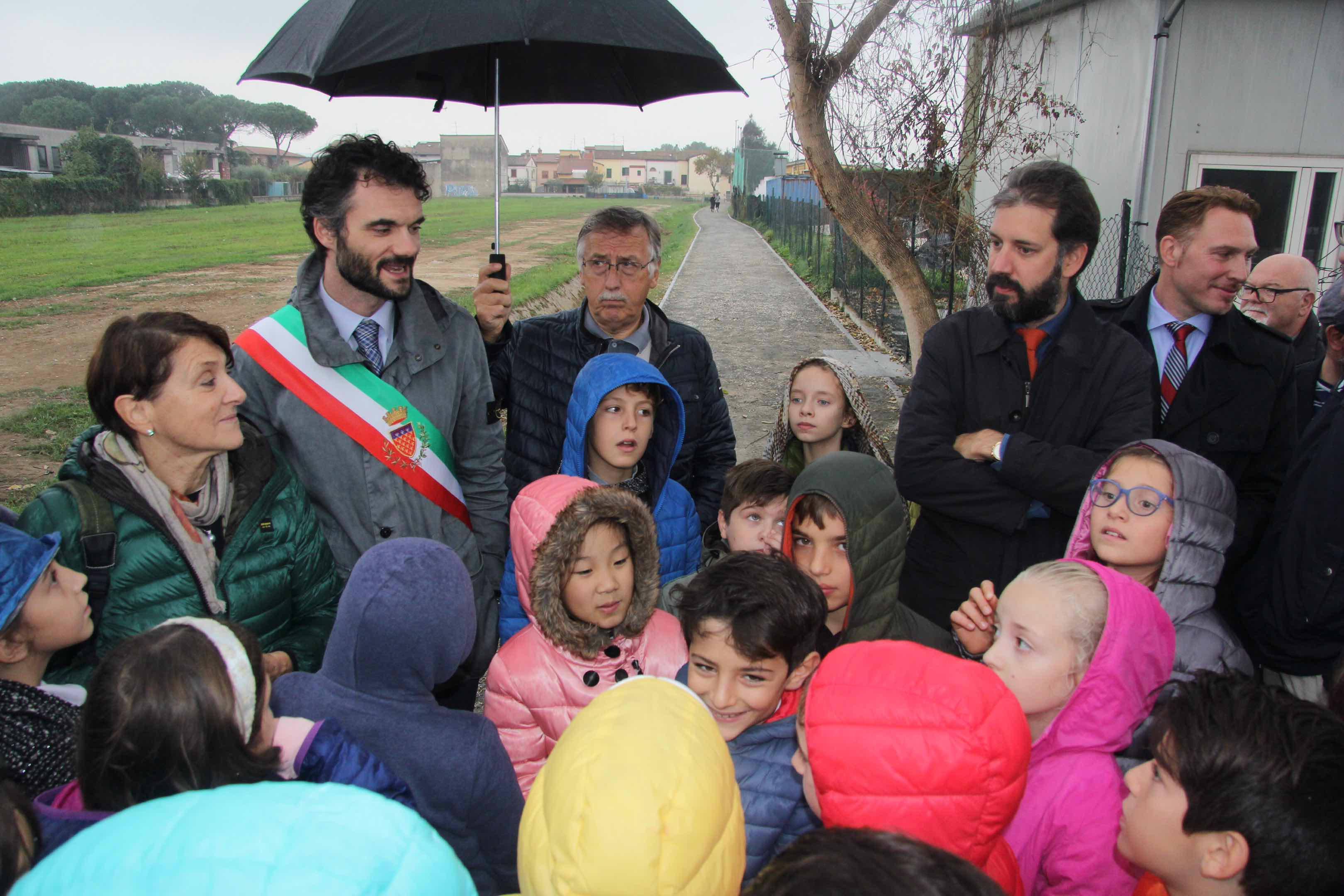 Il sindaco Matteo Biffoni e l'assessore Filippo Alessi all'inaugurazione del Chiassino (foto Batavia)