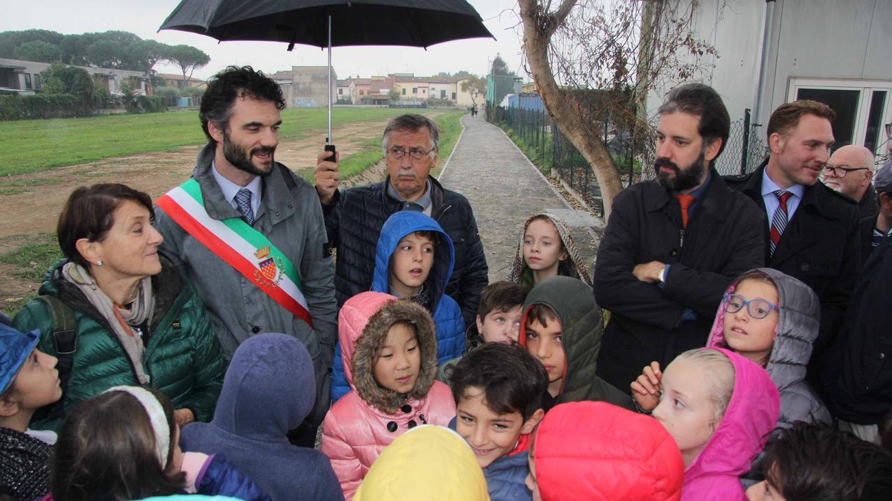 Il sindaco Matteo Biffoni e l'assessore Filippo Alessi all'inaugurazione del Chiassino (foto Batavia)