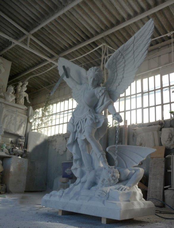 Un'opera d'arte creata a Carrara