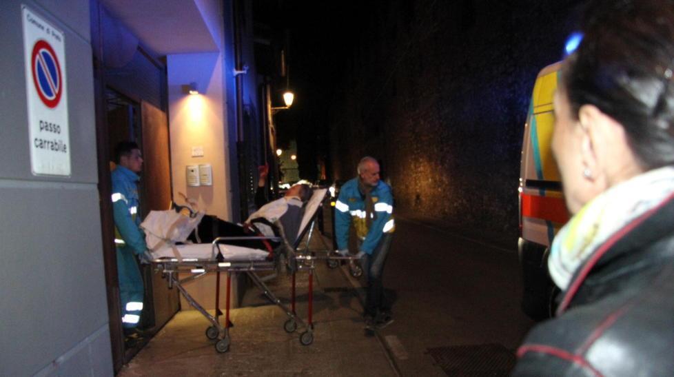 È stata una pietra a ferire al volto la donna 
