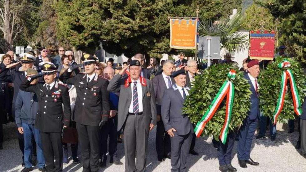 Il saluto ai Caduti in guerra