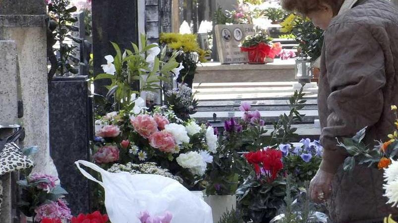 NEI GIORNI DEI MORTI TRIONFA IL RITO MONDANO DEI VIVI