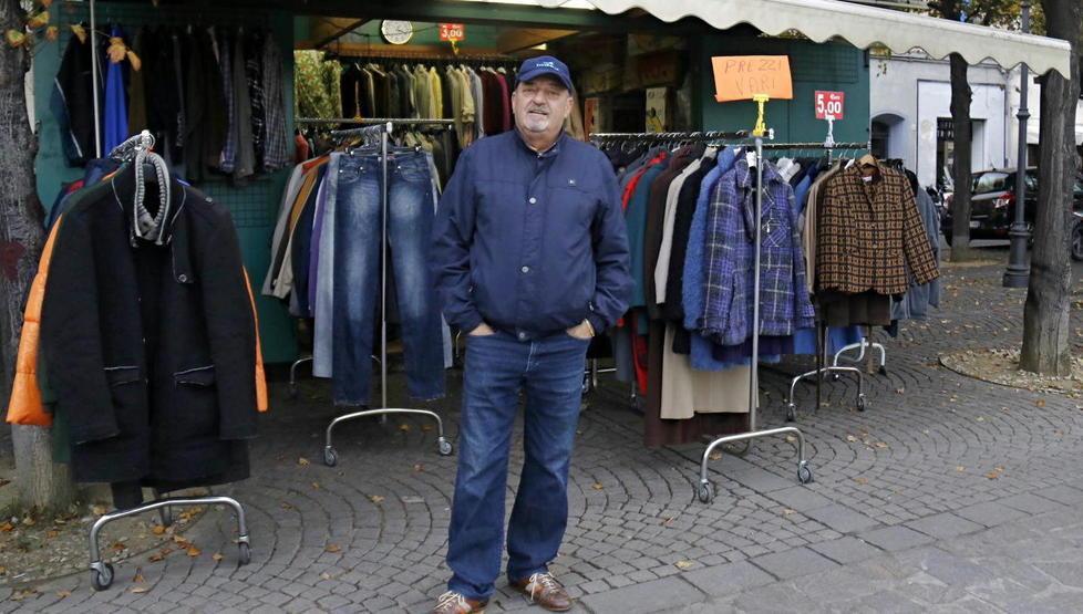 «So che rischio, ma altrimenti non vendo»