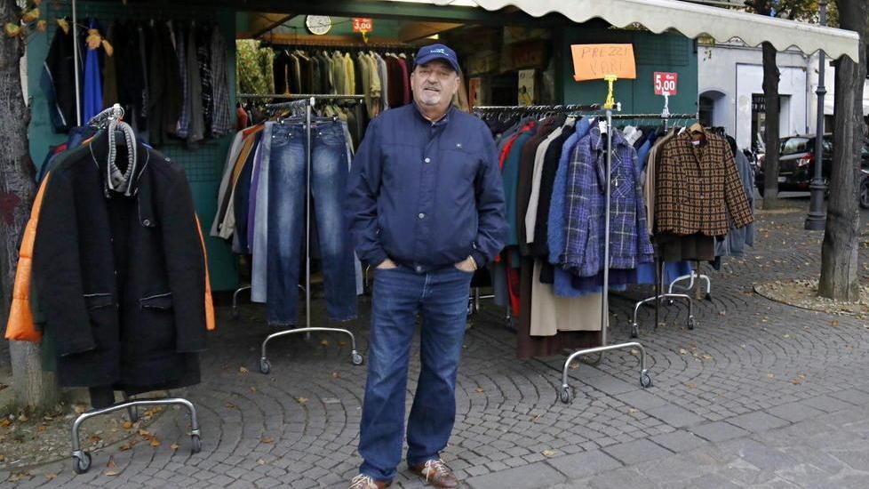 «So che rischio, ma altrimenti non vendo»