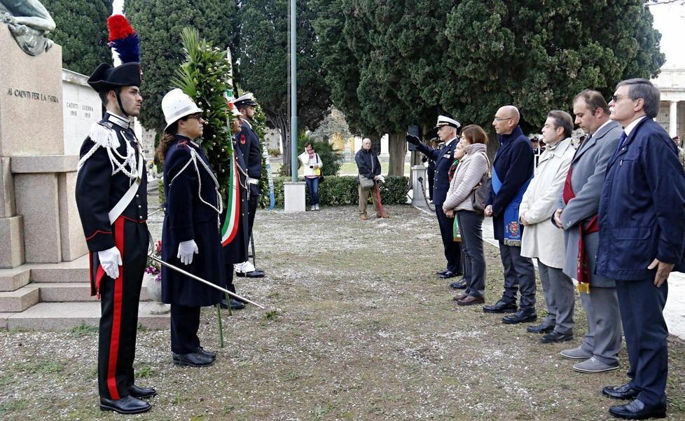 Caduti in guerra e defunti commemorazione ai Lupi 