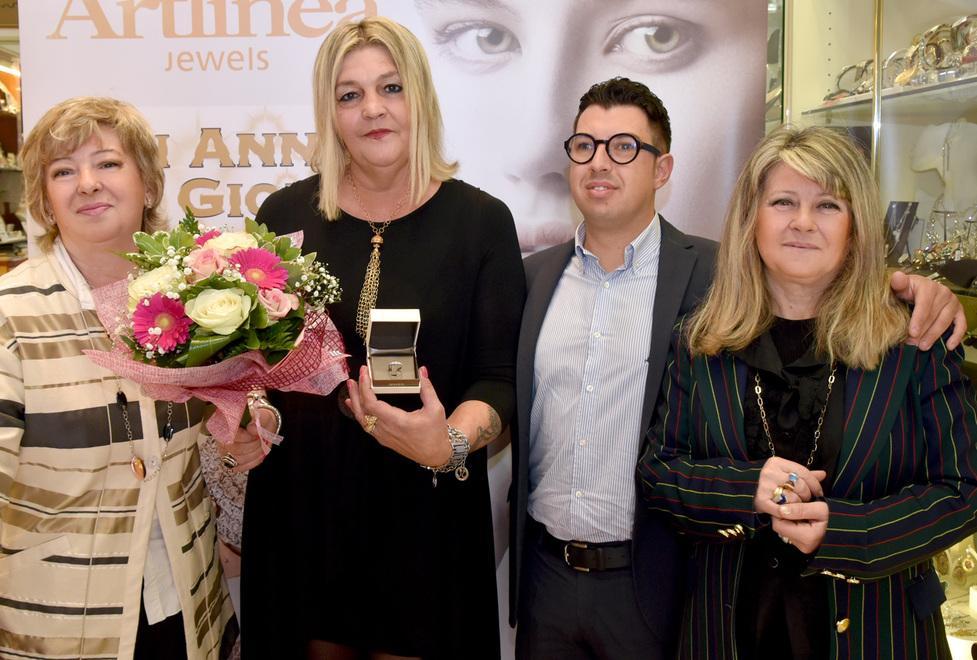 Manuela è la cliente più fortunata
