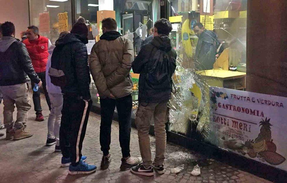 La Procura apre un’inchiesta sull’incendio all’ortofrutta