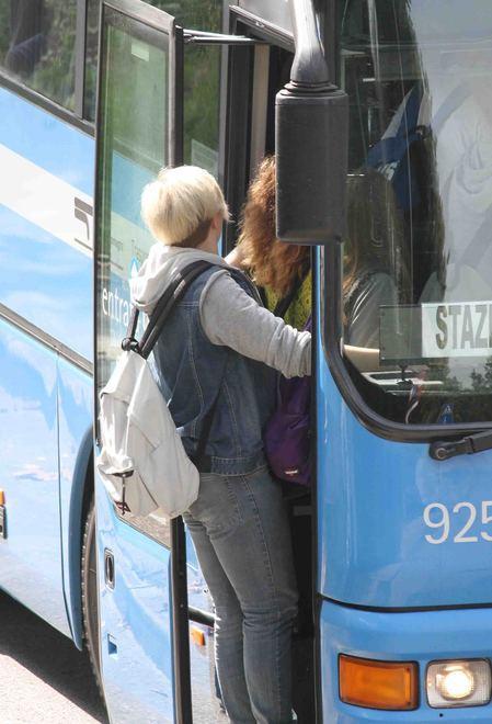 Sciopero bus e treni servizi garantiti solo per i pendolari 