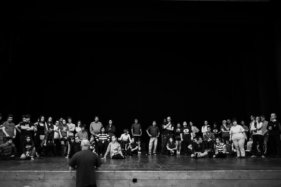 Tutti in scena, prove dello spettacolo dirette da Lamberto Giannini