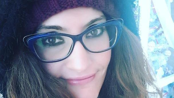 Donna muore nel sonno accanto al fidanzato