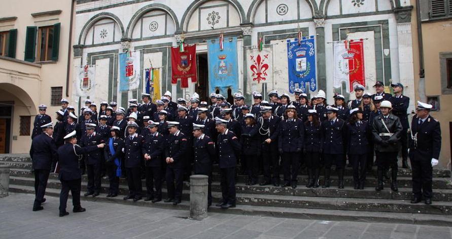 Protesta dei vigili urbani con presidio in piazza 