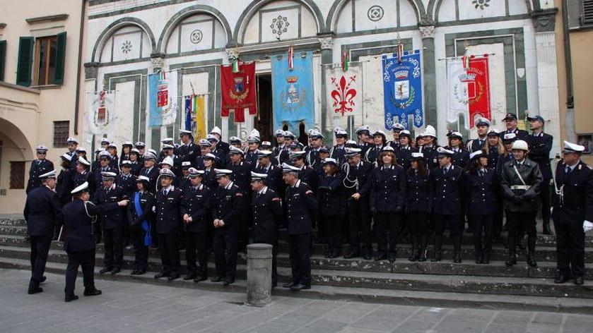 Protesta dei vigili urbani con presidio in piazza