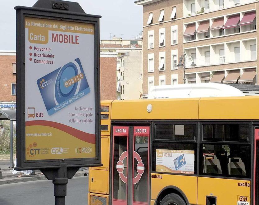 Sul bus si viaggia (quasi) soltanto col ticket digitale 