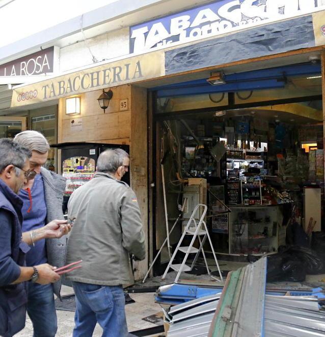 Saracinesca sfondata con l’auto per rubare 