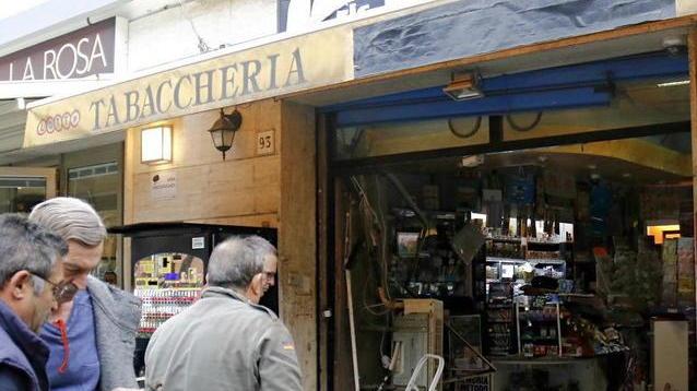 Saracinesca sfondata con l’auto per rubare
