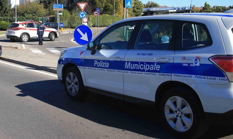Si schianta e fugge, 23enne denunciato