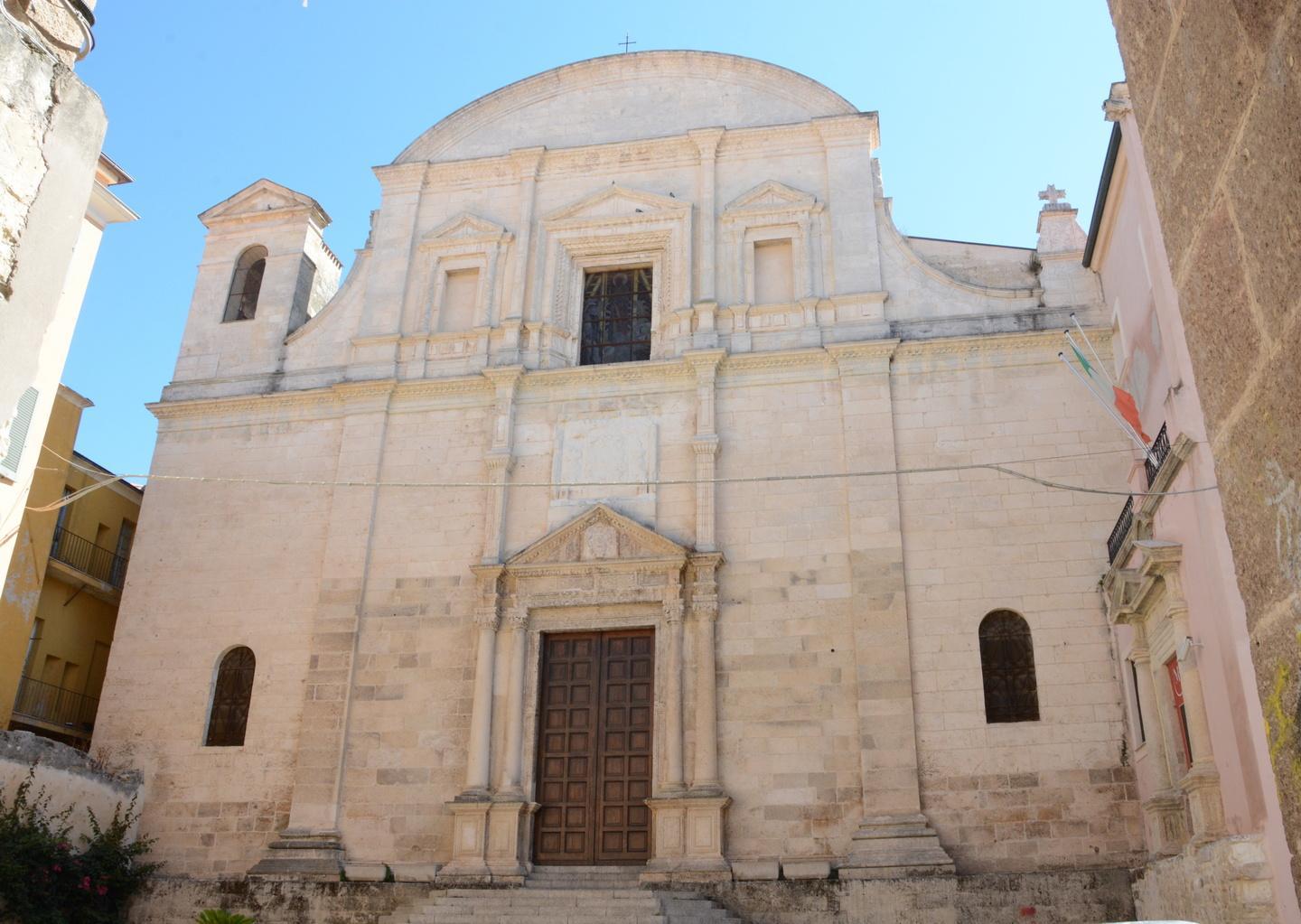 Sassari, volevano arrestarlo per il furto di una madonnina: era in overdose 