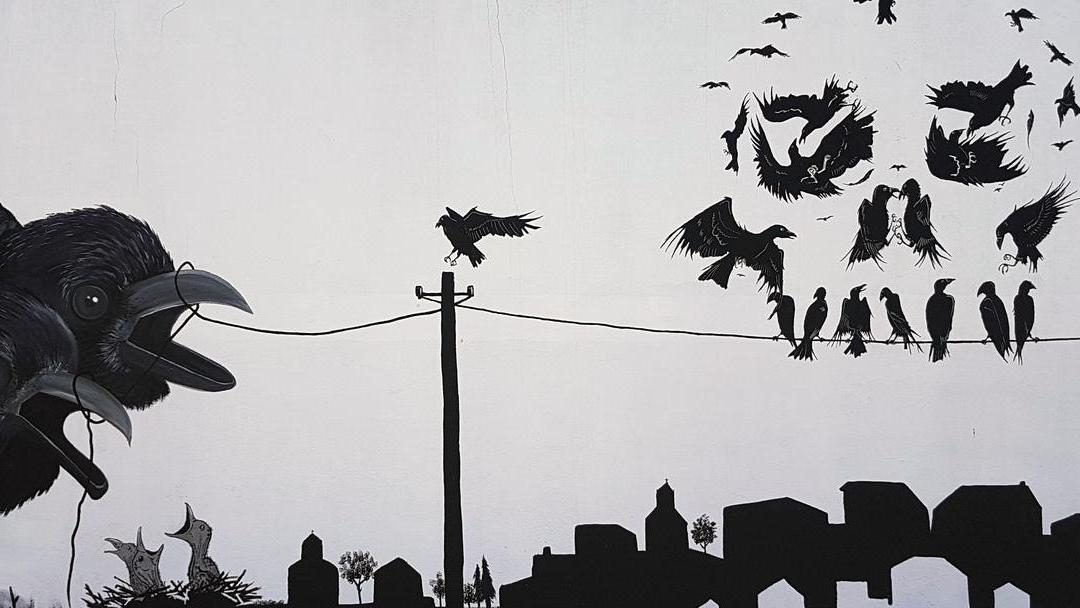 “Il nido di corvi” diventa un grande murale d’autore