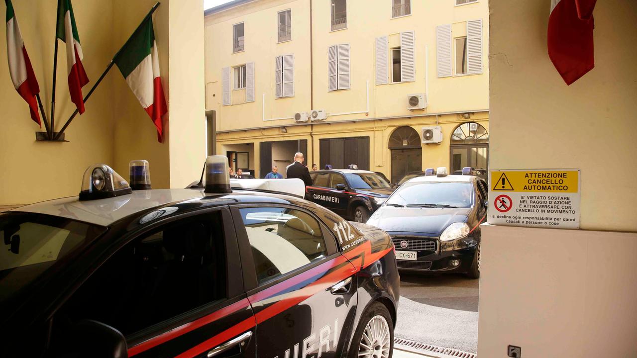Reggio Emilia, badante ubriaca prende a calci una Gazzella dei carabinieri: denunciata