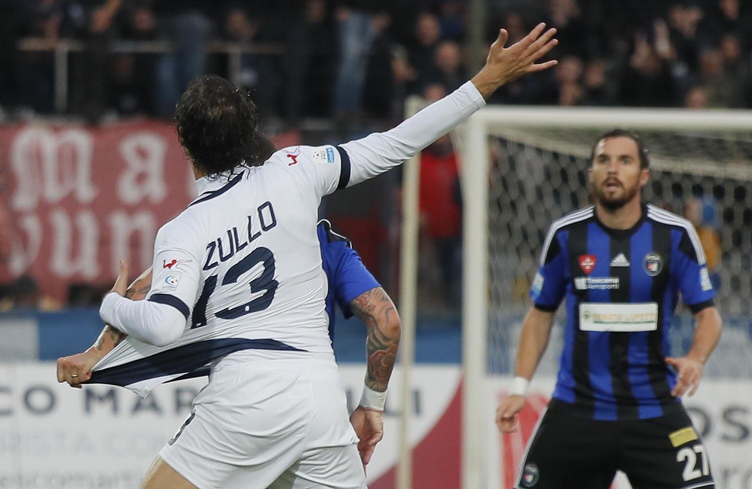 Zullo, autore del pareggio, durante una fase di gioco della partita (foto Fabio Muzzi)