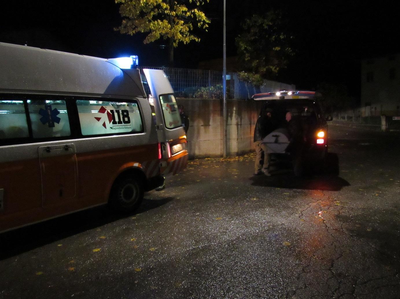 L'ambulanza e il furgone coinvolto nell'incidente mortale