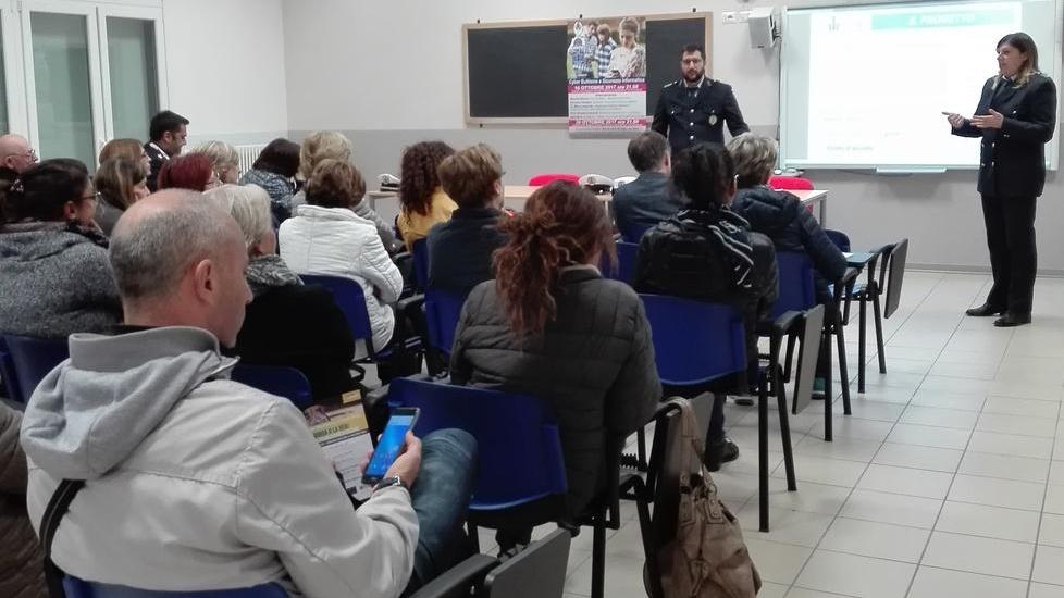 Sesso in cambio di ricariche: allarme social